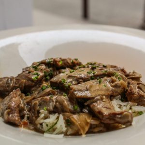 Strogonoff de ternera con setas portobello acompañado de arroz pilaf