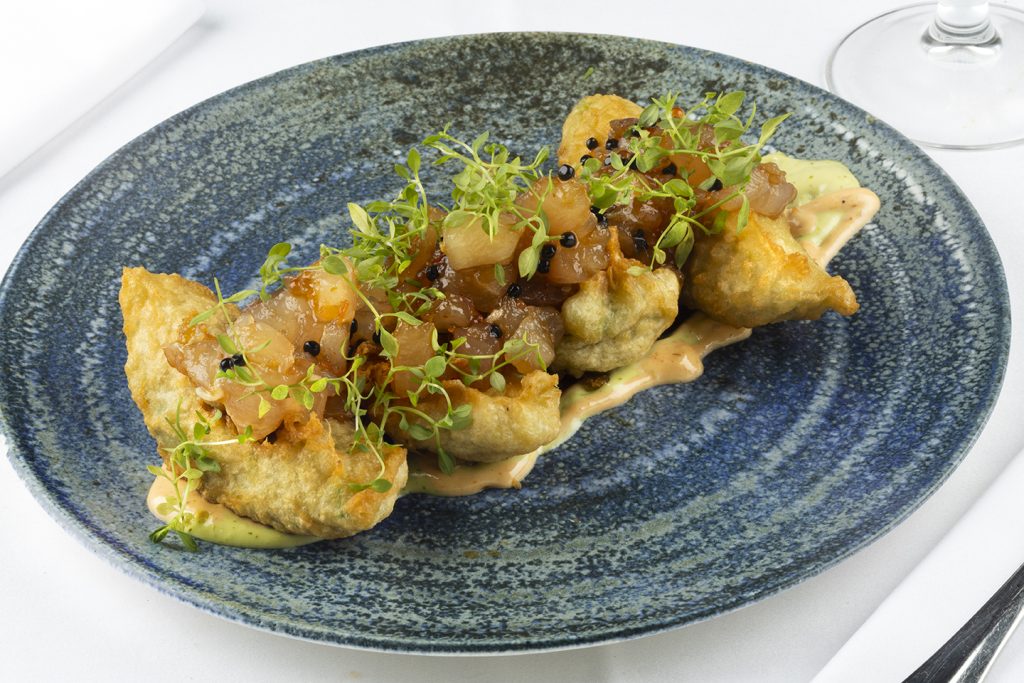 Aguacate en tempura con tartar de bonito del Norte