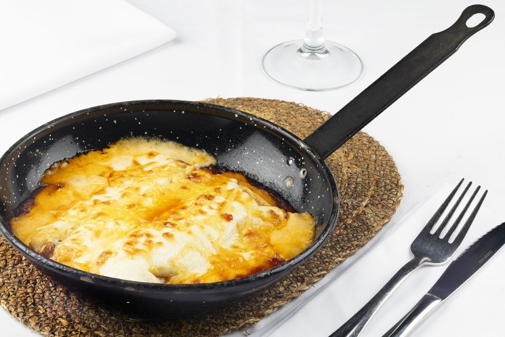 Canelones de calabaza asada, espinaca y requesón con pipas